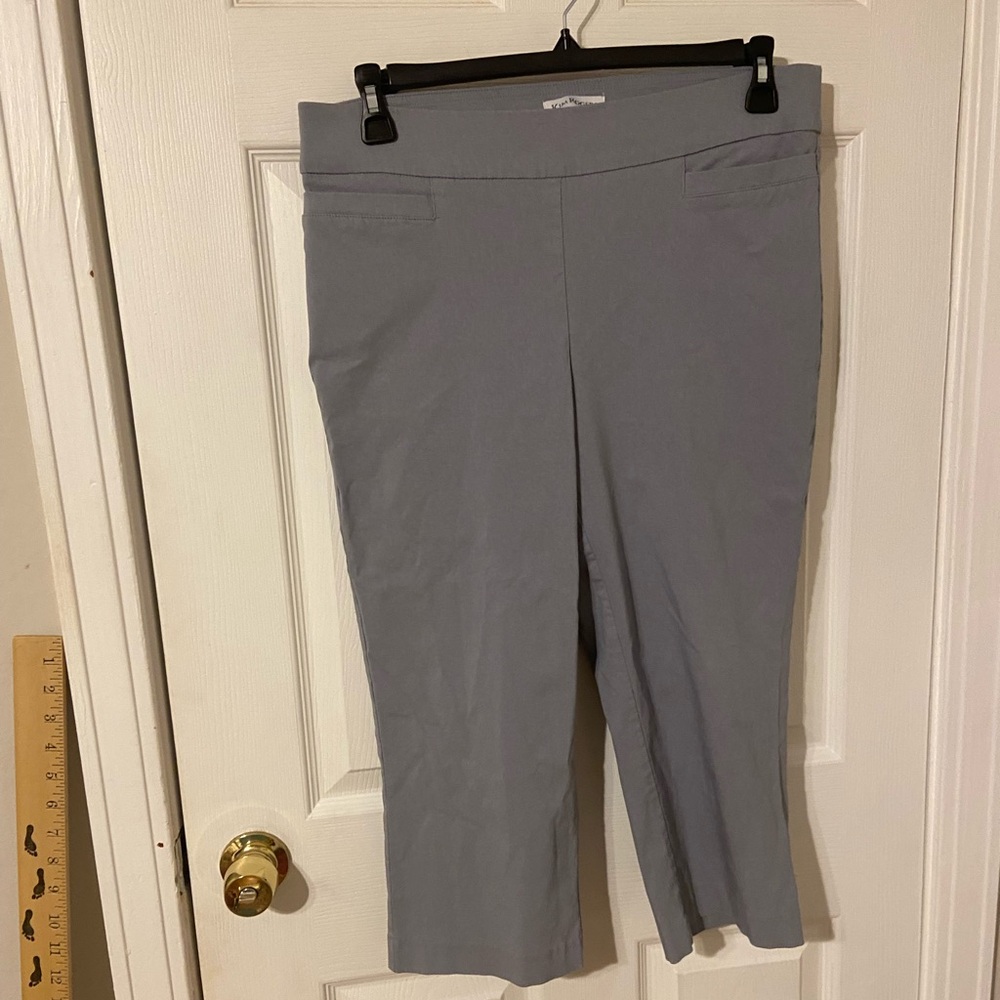 Women's Gray Pull-On Crop Pants